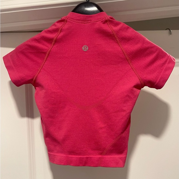 Lululemon Swiftly Tech Cropped Short-Sleeve Shirt 2.0
Raspberry Coulis Size 0 - Picture 7 of 10